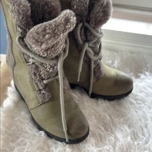 Women's Olive Green Winter Boots Sorel Suede Wedge Boots size 7.5
